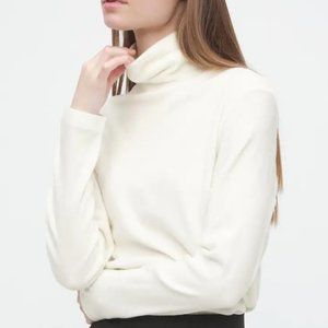 UNIQLO Heat Tech Fleece Turtleneck Long Sleeve Thermal Top in Off White
